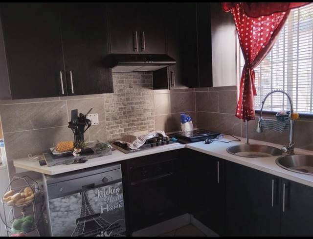 4 BEDROOM HOUSE FOR SALE IN PRETORIA GARDENS